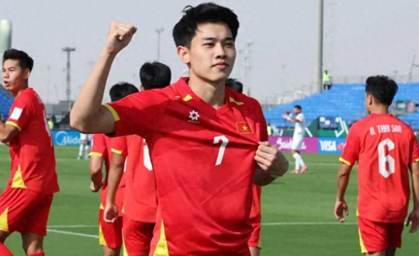 天天盈球官网-0-1爆冷!1-0绝杀!U23亚洲杯：黑马3连胜,夺冠热门出局,中国队喜讯