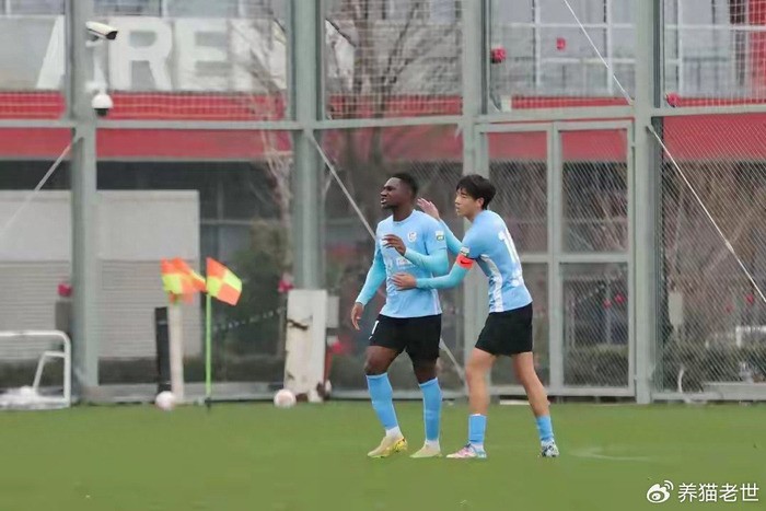 天天盈球-辽宁铁人砸钱真能争冠？先问问山东泰山答不答应！|英博|中超|上海申花足球俱乐部|大连英博|申花_新浪体育_新浪新闻