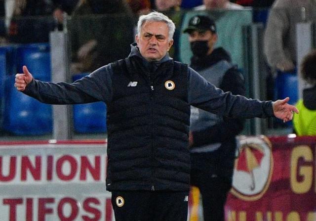 天天盈球直播-穆里尼奥：两点球漏判清晰无误 因裁判丢了太多分