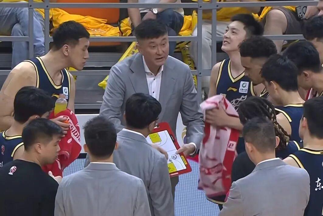 天天盈球即时比分直播-广东男篮加时3分险胜北京，张皓嘉读秒绝杀 胡明轩23+6奎因39+9+8